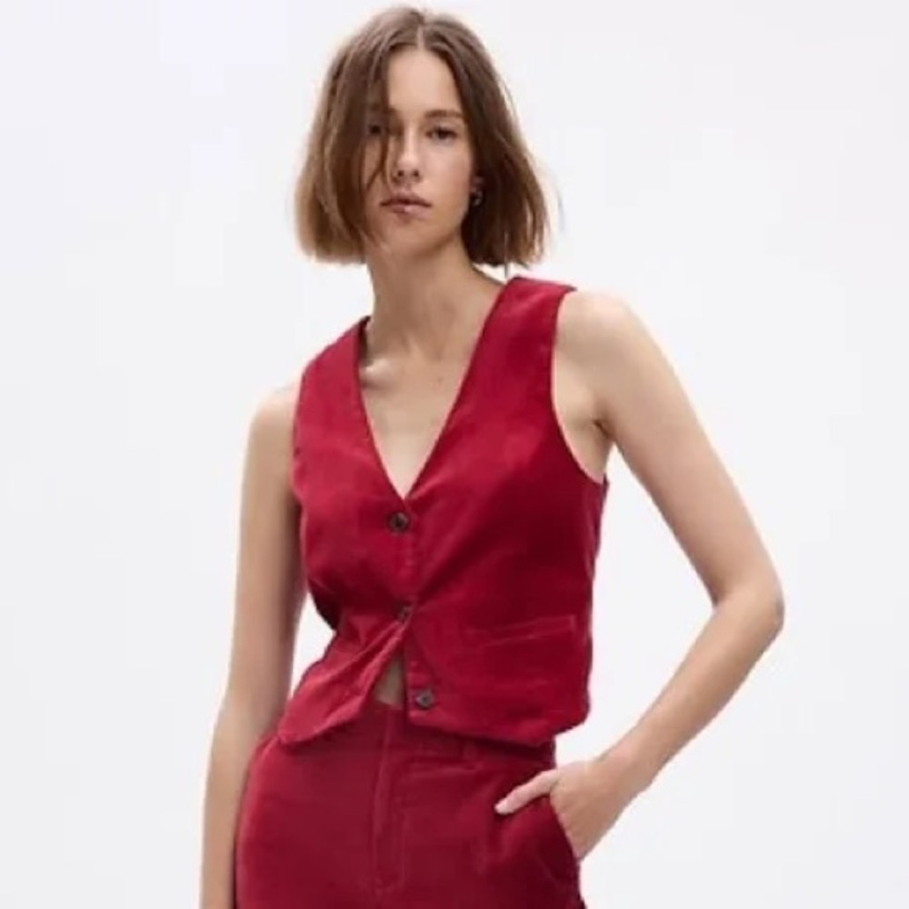 GAP Christmas Red Velvet Vest - size M Tall